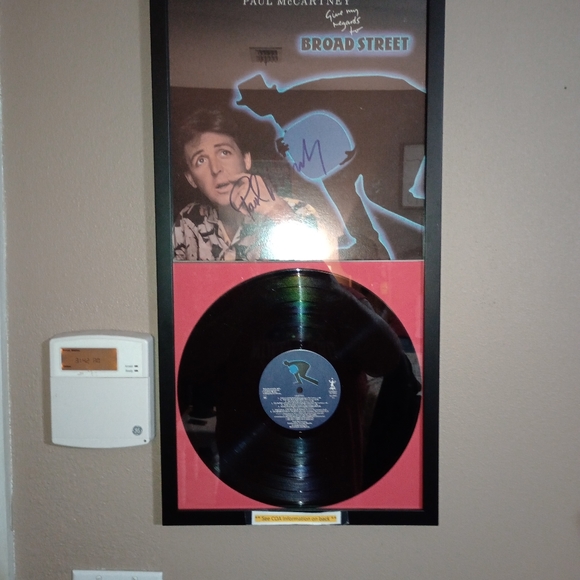 Paul McCartney Autographed Album - Picture 5 of 7